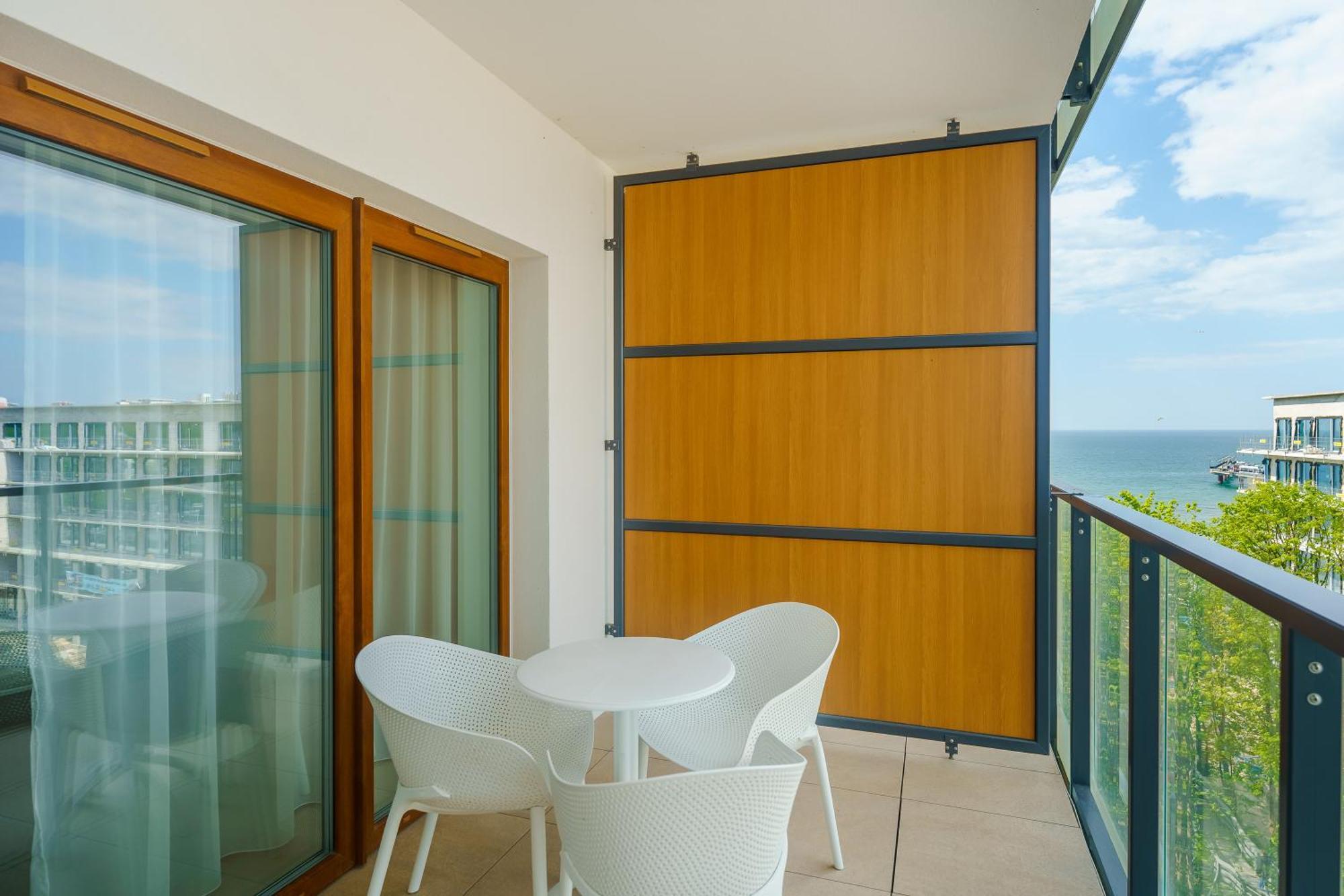 Aquamarina Prima Deluxe Studios With Sea View By Noclegi Renters Мендзыздрое Экстерьер фото