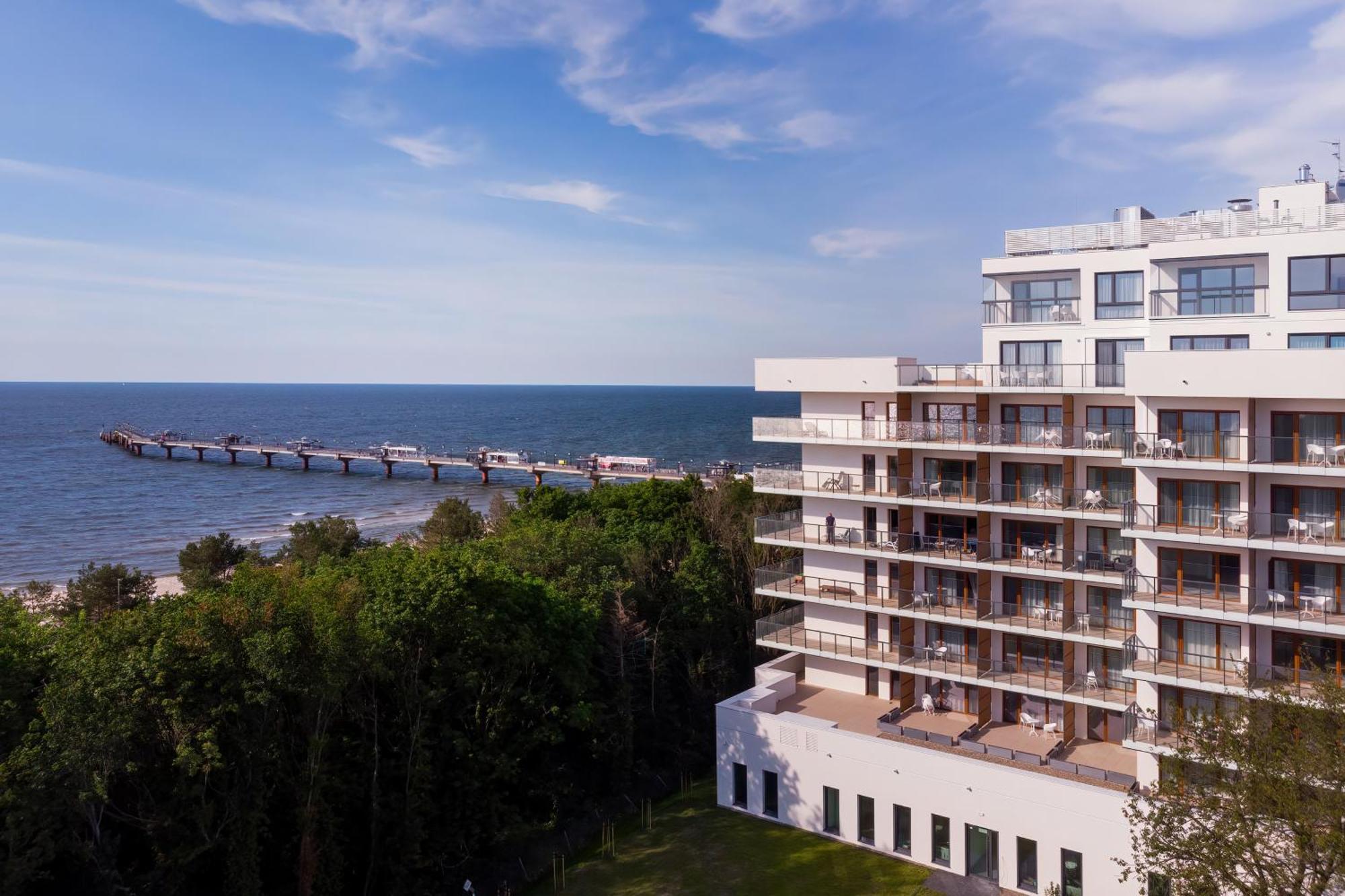 Aquamarina Prima Deluxe Studios With Sea View By Noclegi Renters Мендзыздрое Экстерьер фото